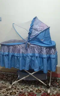 تخت کنار مادر گهواره ای