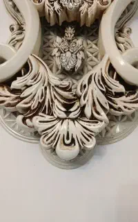 ساعت دیواری به رنگ استخوانی
