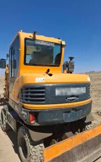 مینی بیل لاستیکی  R60