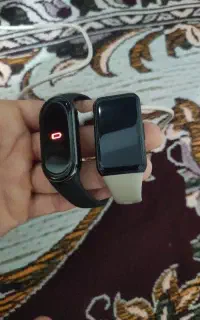 دو عدد ساعت هوشمند جدا جدا هم فروخته