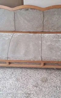 یک عدد مبل ۳ نفره کارکرده