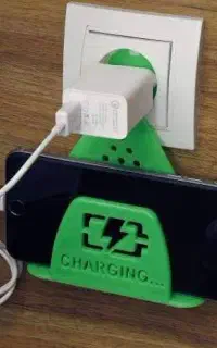 نگهدارنده موبایل موقع شارژ