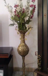 گلدان با گل وسه پروانه ی برنزی