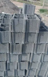 کار گر بلوک زنی