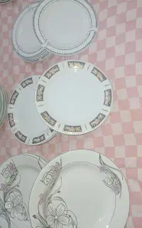 تعدادی ظرف وسایل اشپزخونه