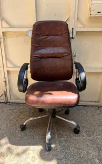 صندلی گردان در حد نو