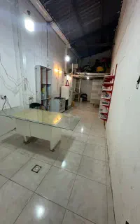 مغازه واقع در خیابان دانشسرا