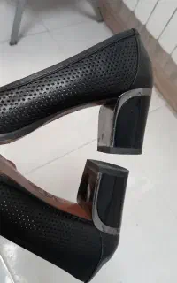 یک جفت کفش زنانه
