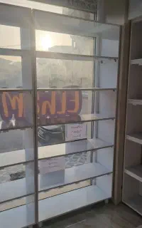 قفسه ، میز ، صندلی