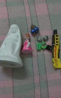 مجسمه گچ یادگار مادرم هست برا سر طاقچه و تلویزیون