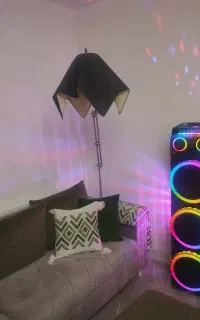 آباژور ایستاده