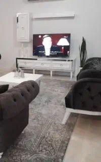 میز تی وی سفید و جلو مبلی