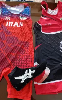 لباس و کفش کشتی نو