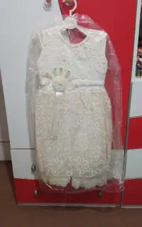 لباس و کفس عروس بچگانه