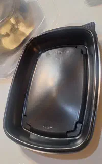 مقداری ظرف یکبار مصرف
