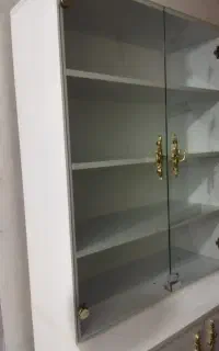 ویترین چوبی و پنکه حرارتی