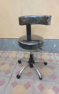 دو عدد صندلی در حد صفر