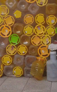 سطل و دبه در شیر فلکه ای