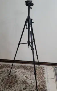 پایه دوربین و نورافکن و پرده