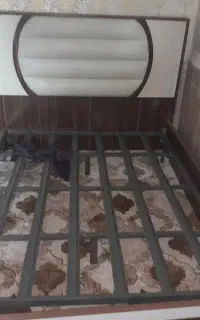 تخت دو نفره در حد نو تمیز بدون تشک