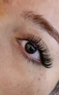خدمات اکستنشن مژه و لیفت