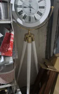 ساعت سه پایه