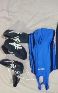 لباس وکفش کشتی