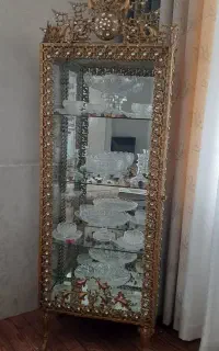 یه عدد بوفه و یک عدد ساعت