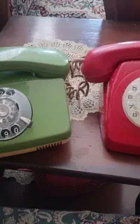 ۲عدد تلفن رومیزی قدیمی