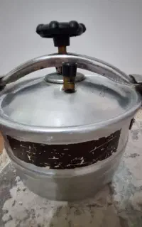 ۸ لیتر سالم