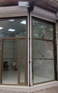 یک باب مغازه دو نبش