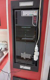 هود مخفی. مودب