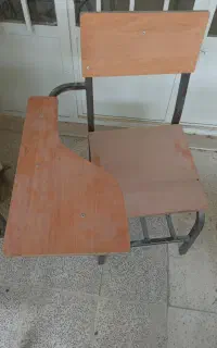 فروش یکجا صندلی دانش اموزی حدود صد عدد