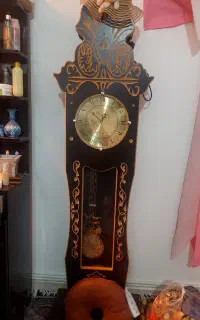 ساعت ایستاده  خوشکل به علت کمبود  جا میفرشم