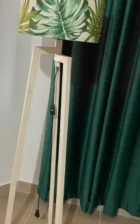 آباژور ایستاده