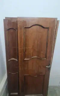 یک جفت درب دولنگه بسیار محکم