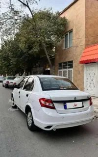 نصف گلگیر عقب سمت راننده و جای پلاک عقب رنگ