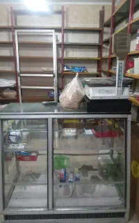 کالباس بر و تعدادی قفسه فروشگاهی