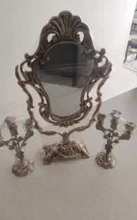 آیینه و شمعدان برنجی
