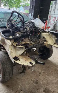 به یک شاگرد صافکار و یک استادکار صافکار