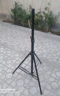 پایه باند ایستاده