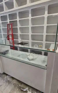 قفسه داروخانه‌