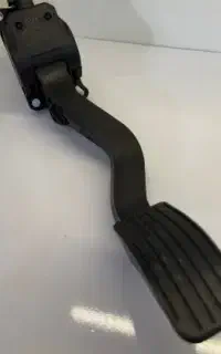 پدال گاز ۵ سیم بوش ۲۰۶
