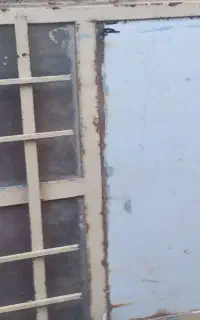 در آهنی  خونه باغ وانباری  خیلی سنگین ومحکم