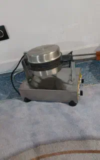 دستگاه وافل ساز حرفه ای و خامه زن و استند لیوان