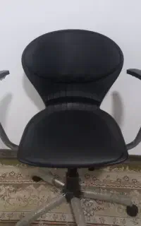 صندلی اداری چرخ دار سالم درحد نو
