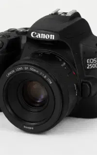 دوربین کنون EOS 250 D