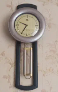 ساعت دیواریی
