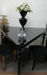 میز و صندلی تالار هستی