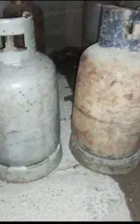 دوعدد کپسول گاز یکی پرسی ویکی بوتان